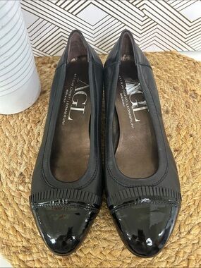AGL black pleated patent leather kitten heals-size 8.5
